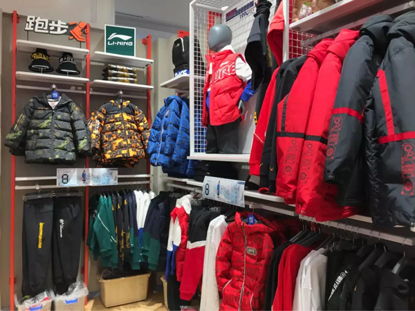 李宁young产品主要针对3-14岁儿童,在保留原有李宁kids的基础上, 全新
